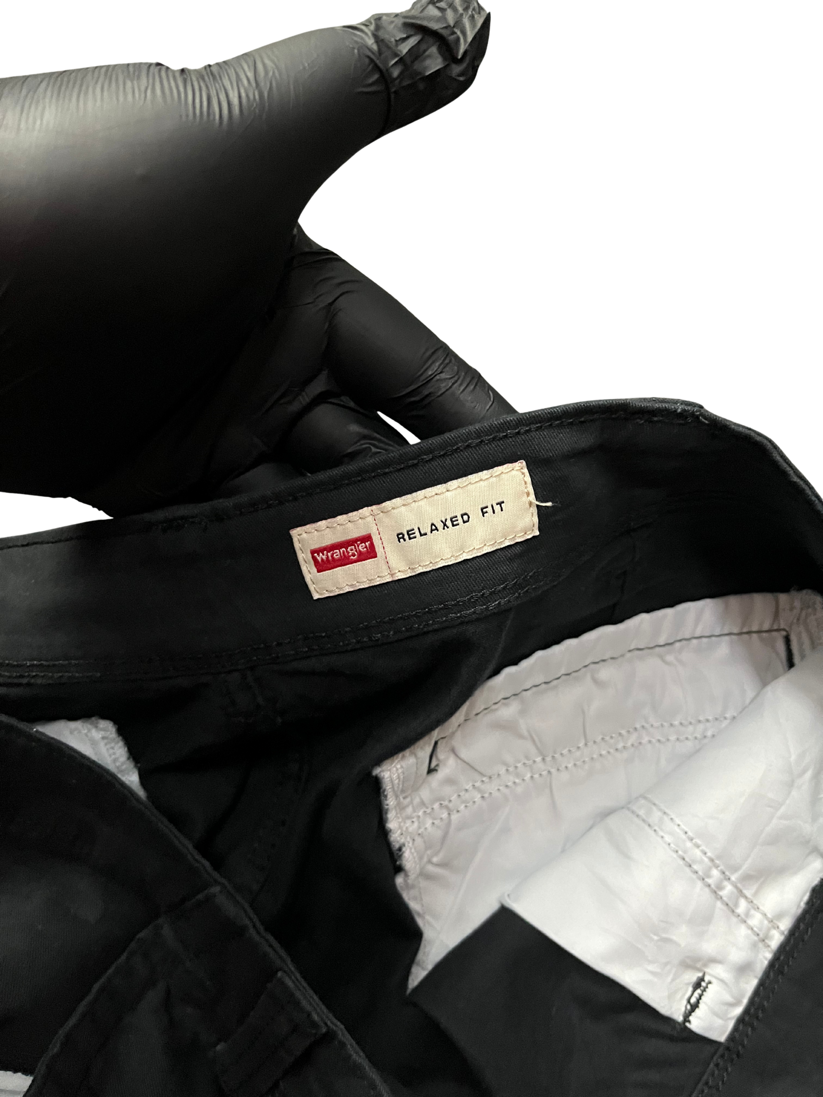 Wrangler Relaxed Fit Hits at knee black shorts