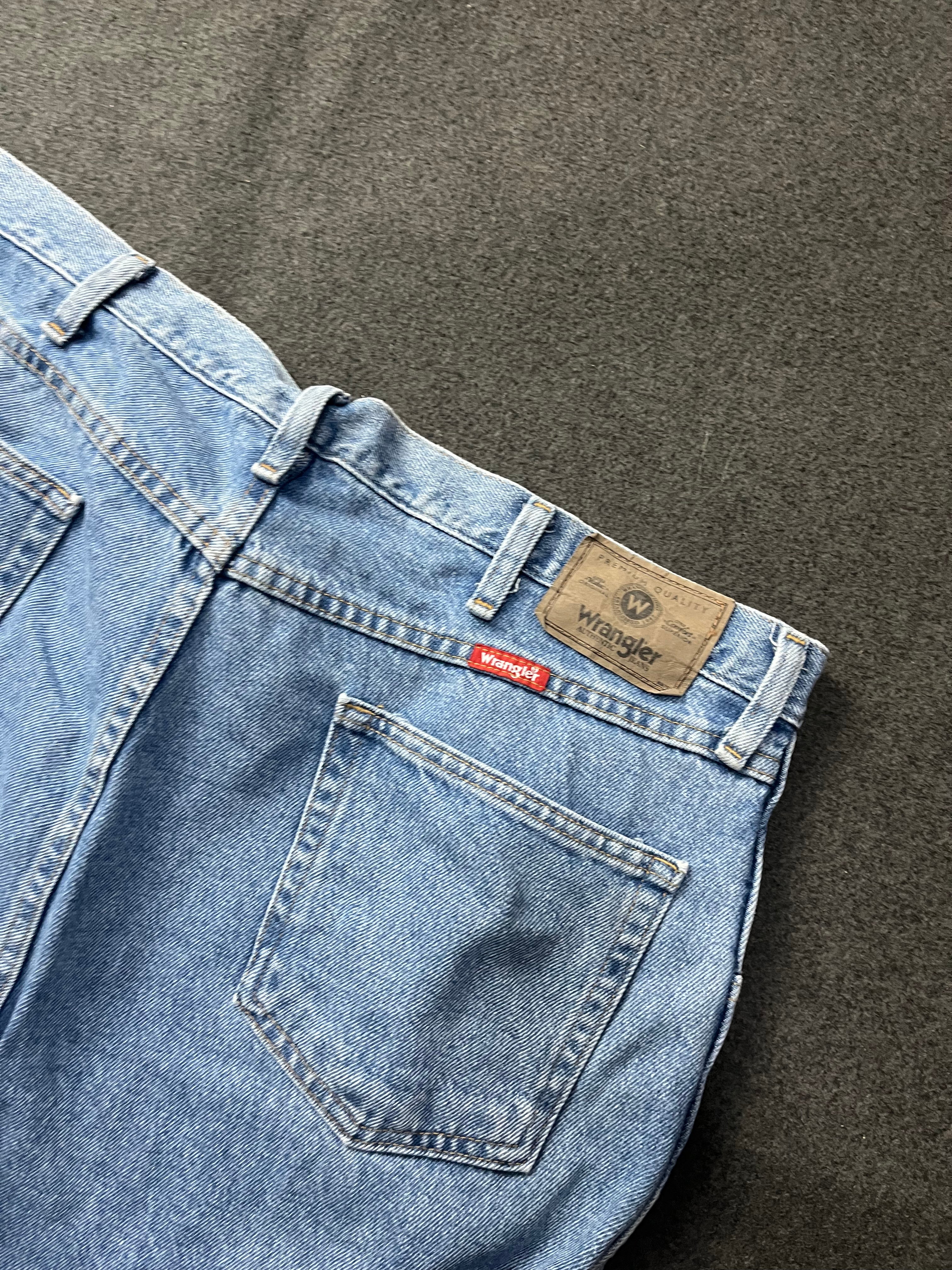 Wrangler jeans with a classic leather patch vintage light blue faded