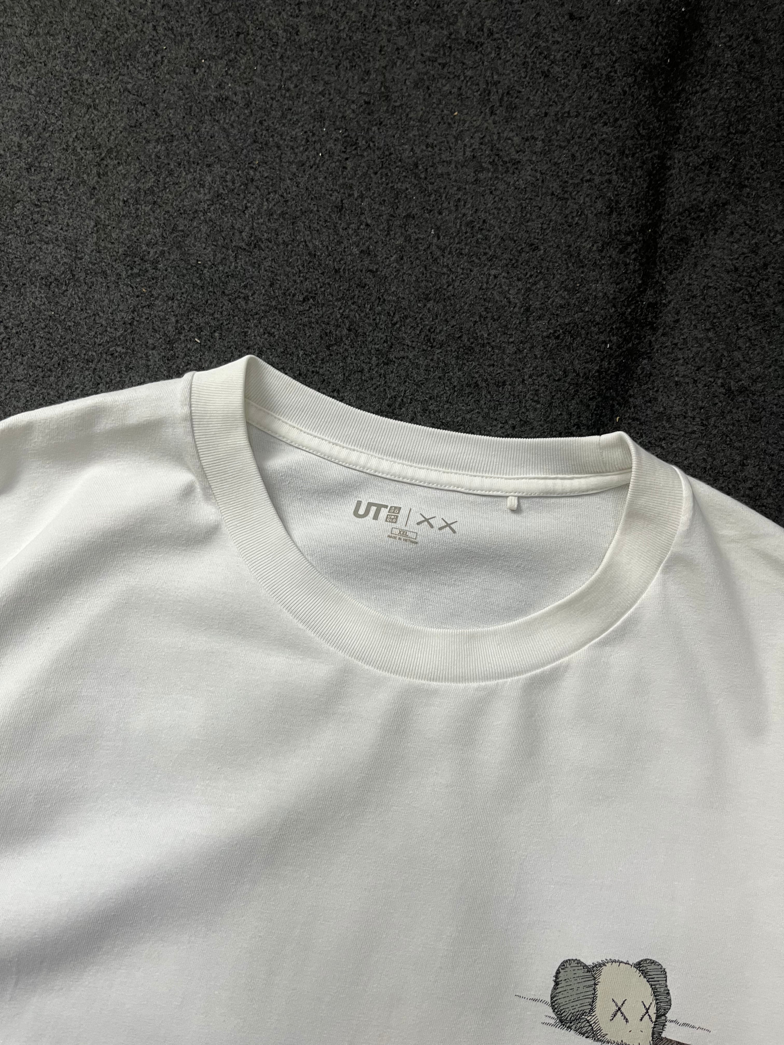 Uniqlo x KAWS  UT Short Sleeve Artbook Cover T-shirt (2XL)