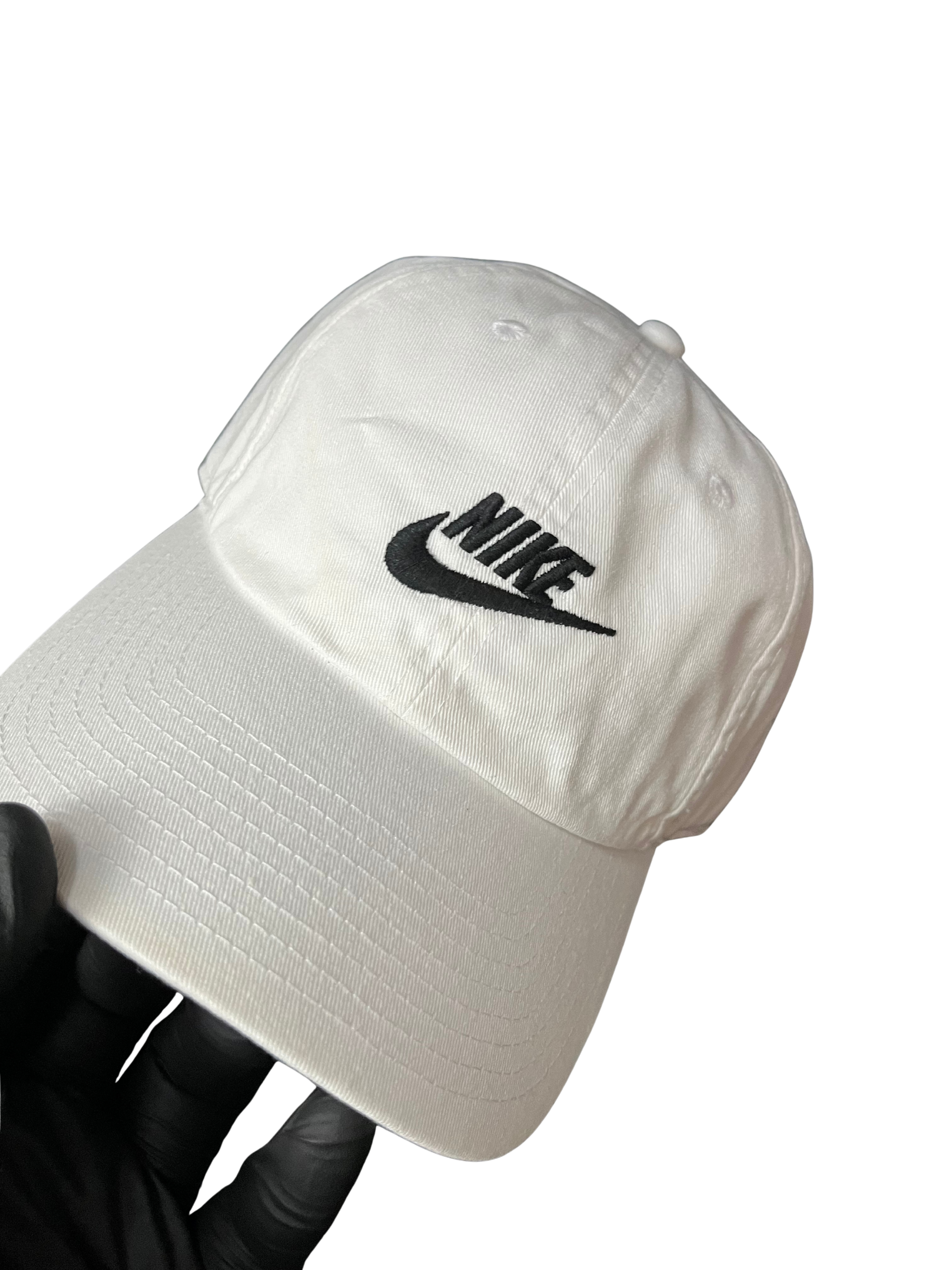 Nike Heritage86 Futura cap with a black embroidered logo