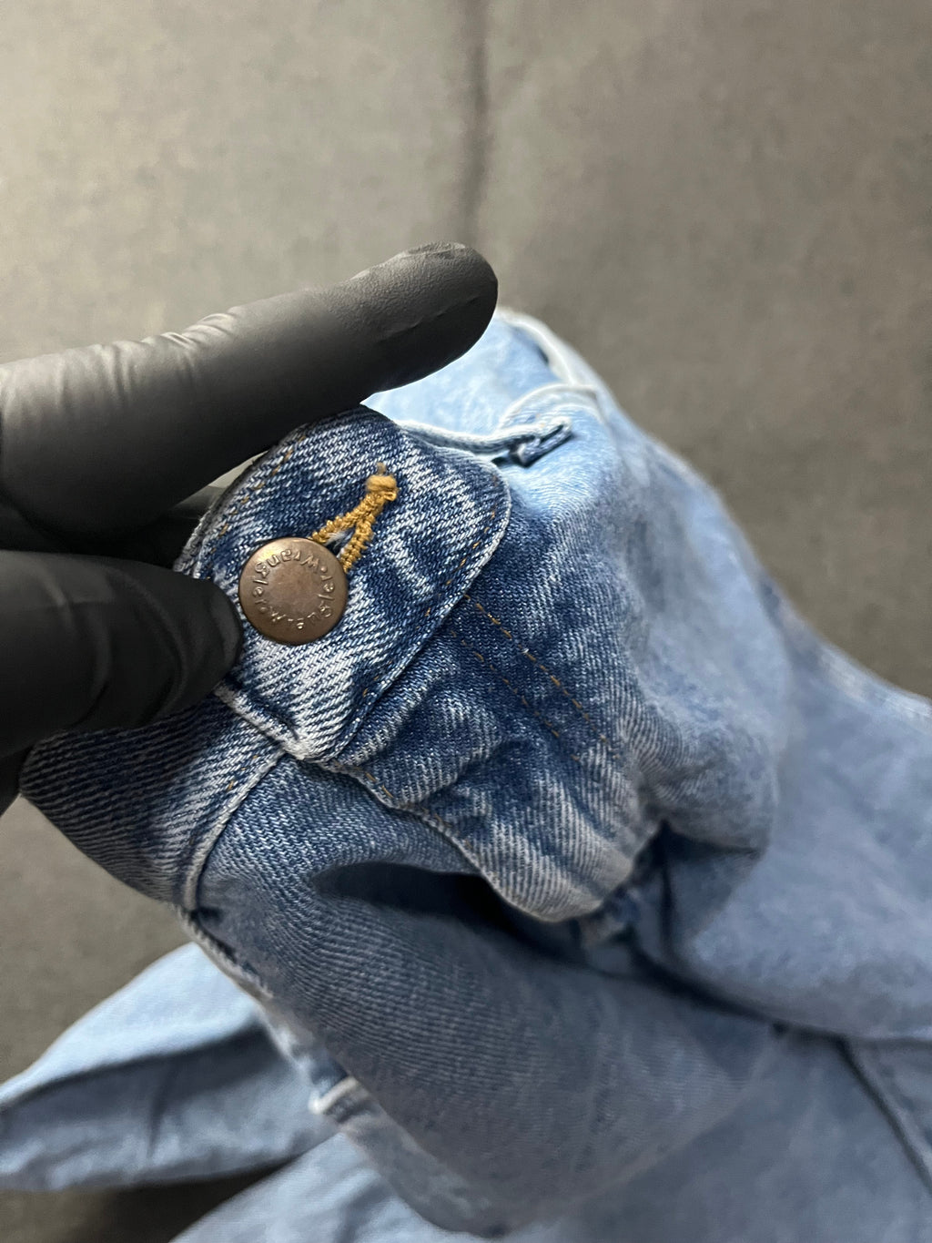 Wrangler jeans with a classic leather patch vintage light blue faded