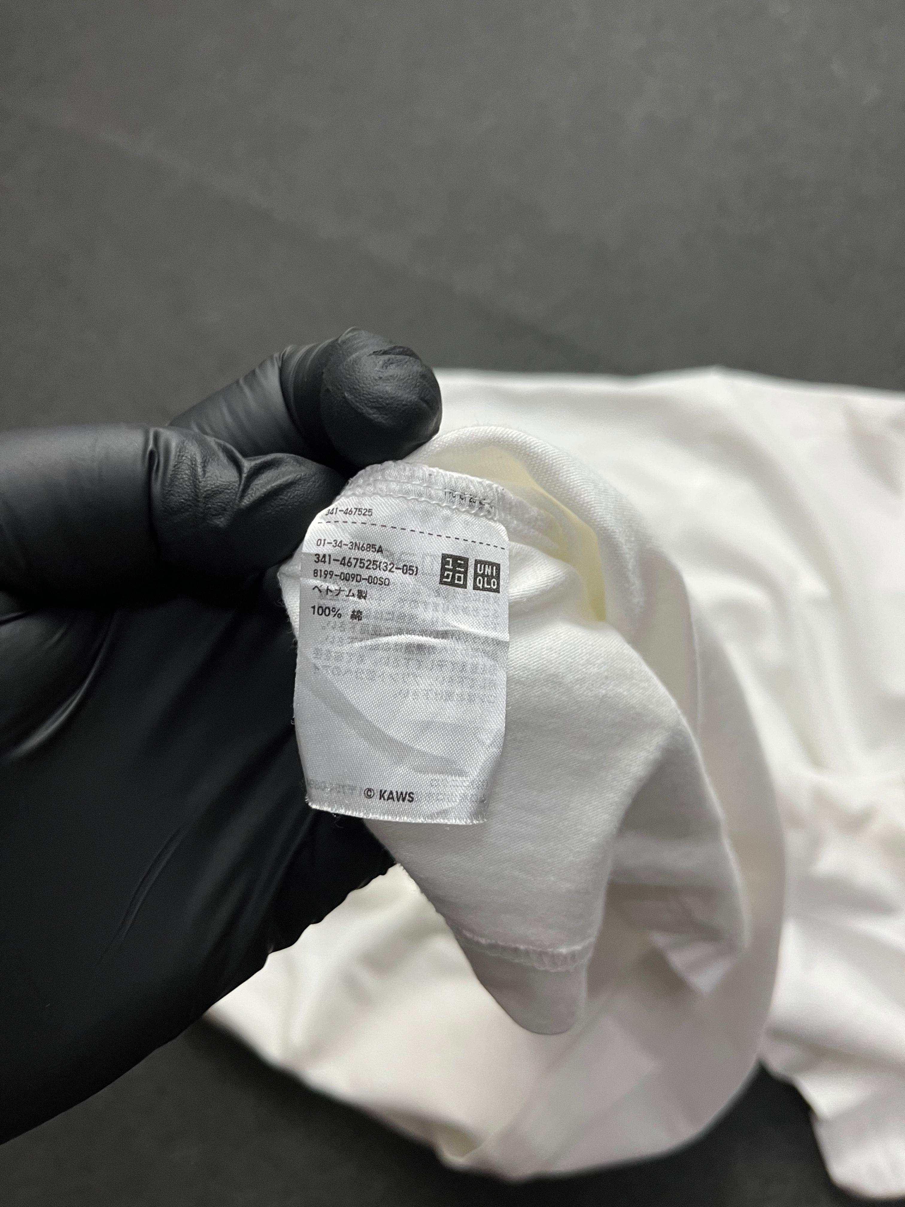 Uniqlo x KAWS  UT Short Sleeve Artbook Cover T-shirt (3XL)