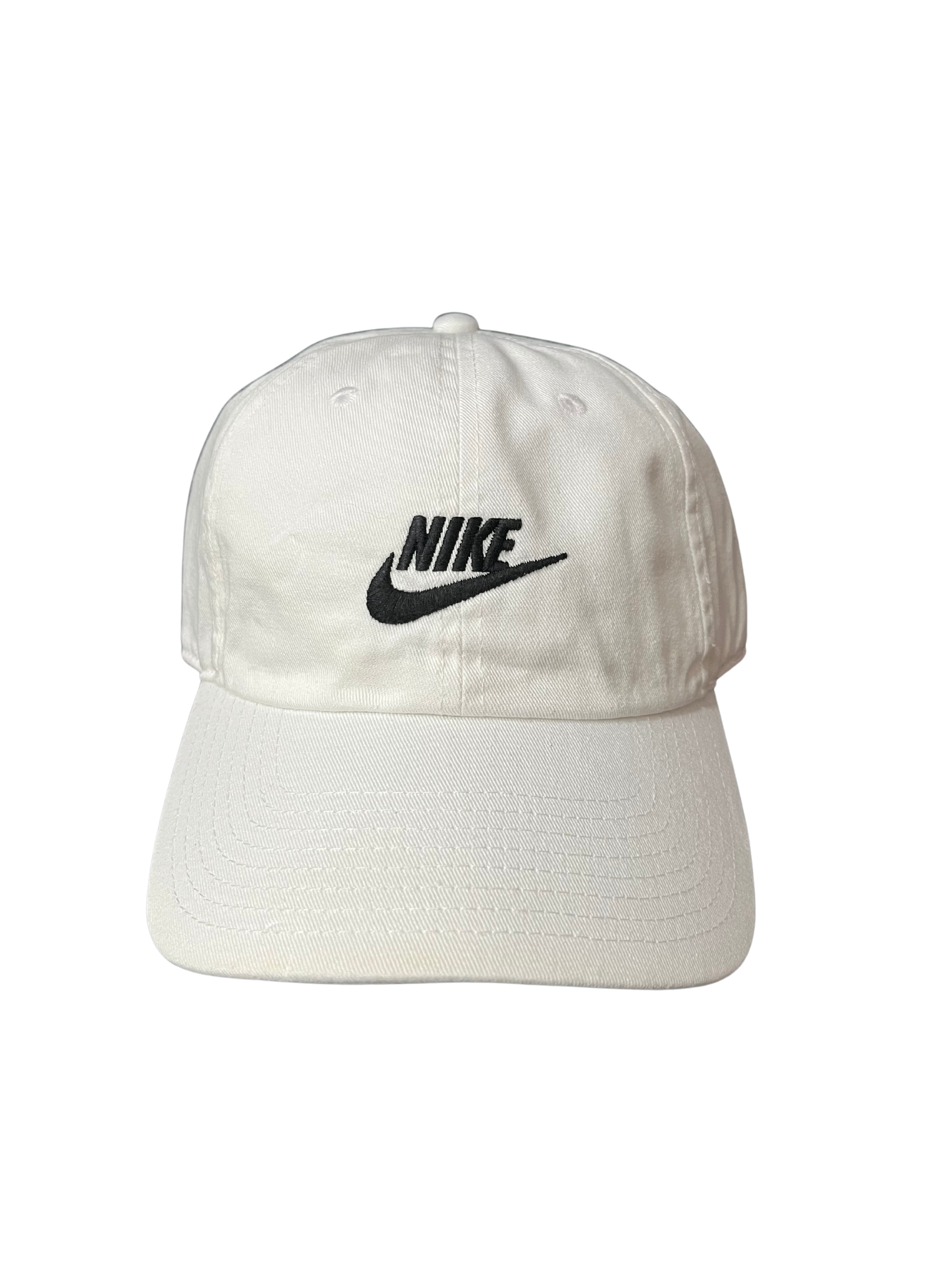 Nike Heritage86 Futura cap with a black embroidered logo
