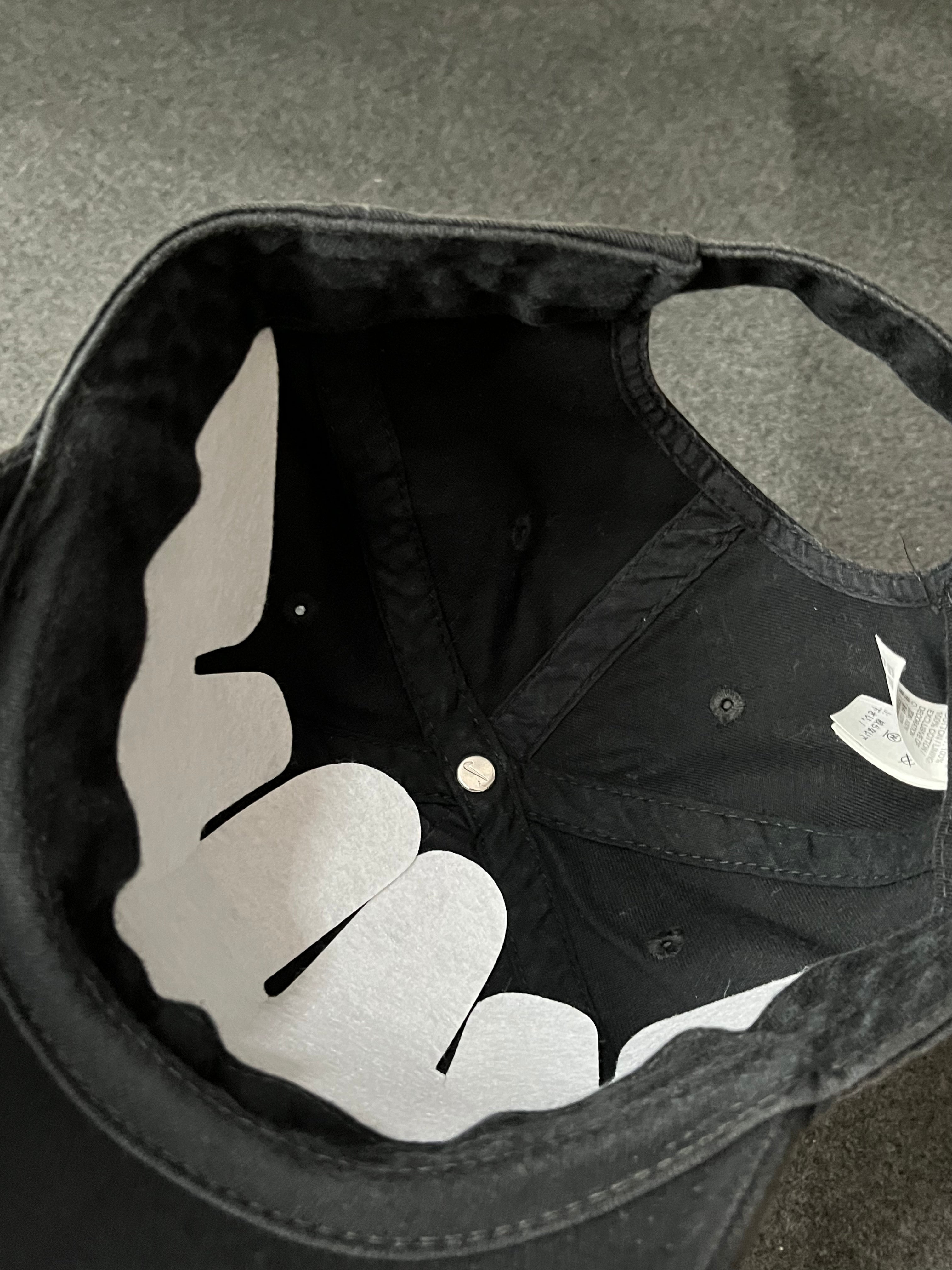 black Nike Sportswear Heritage86 adjustable strapback cap