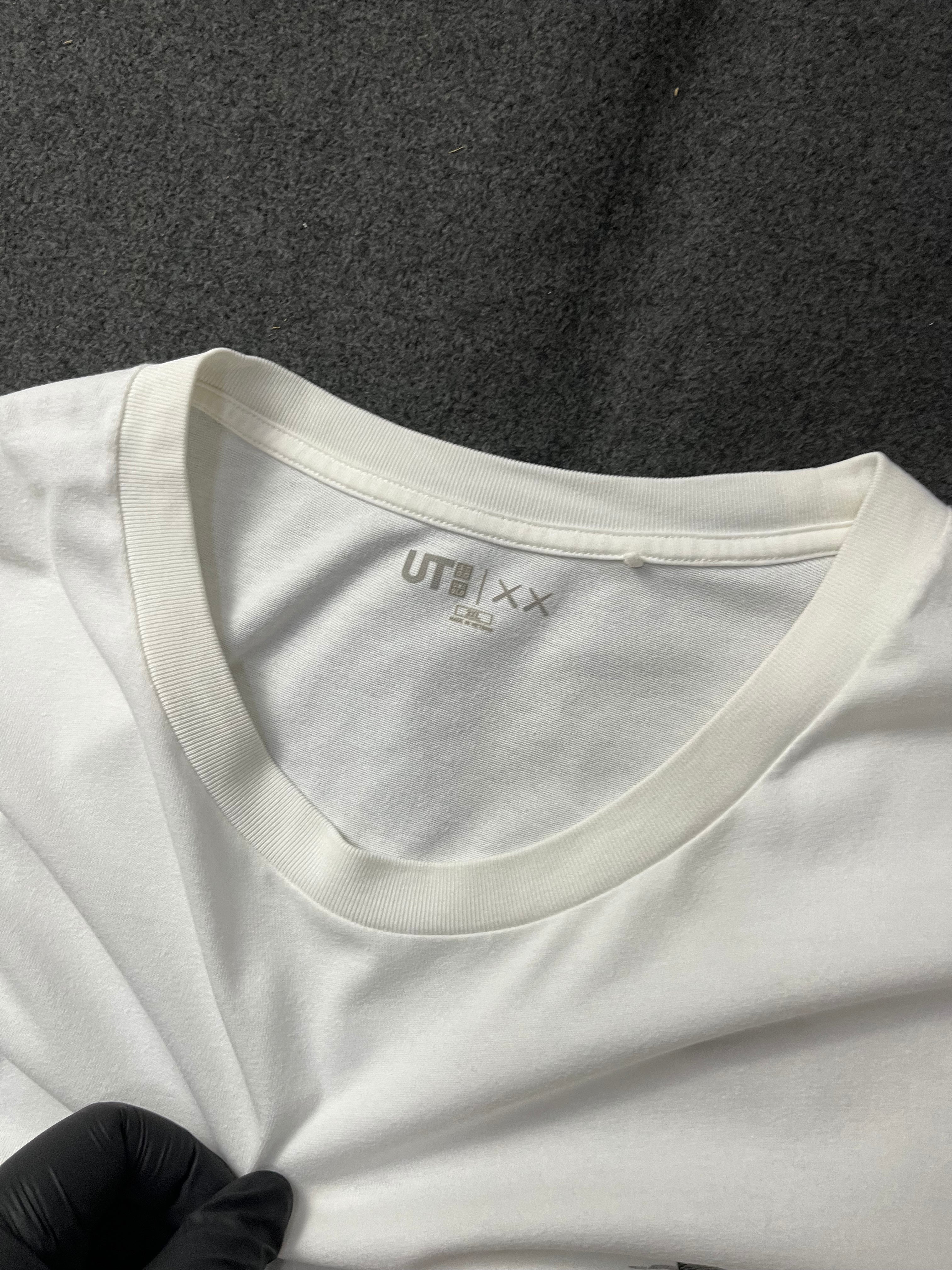 Uniqlo x KAWS  UT Short Sleeve Artbook Cover T-shirt (3XL)