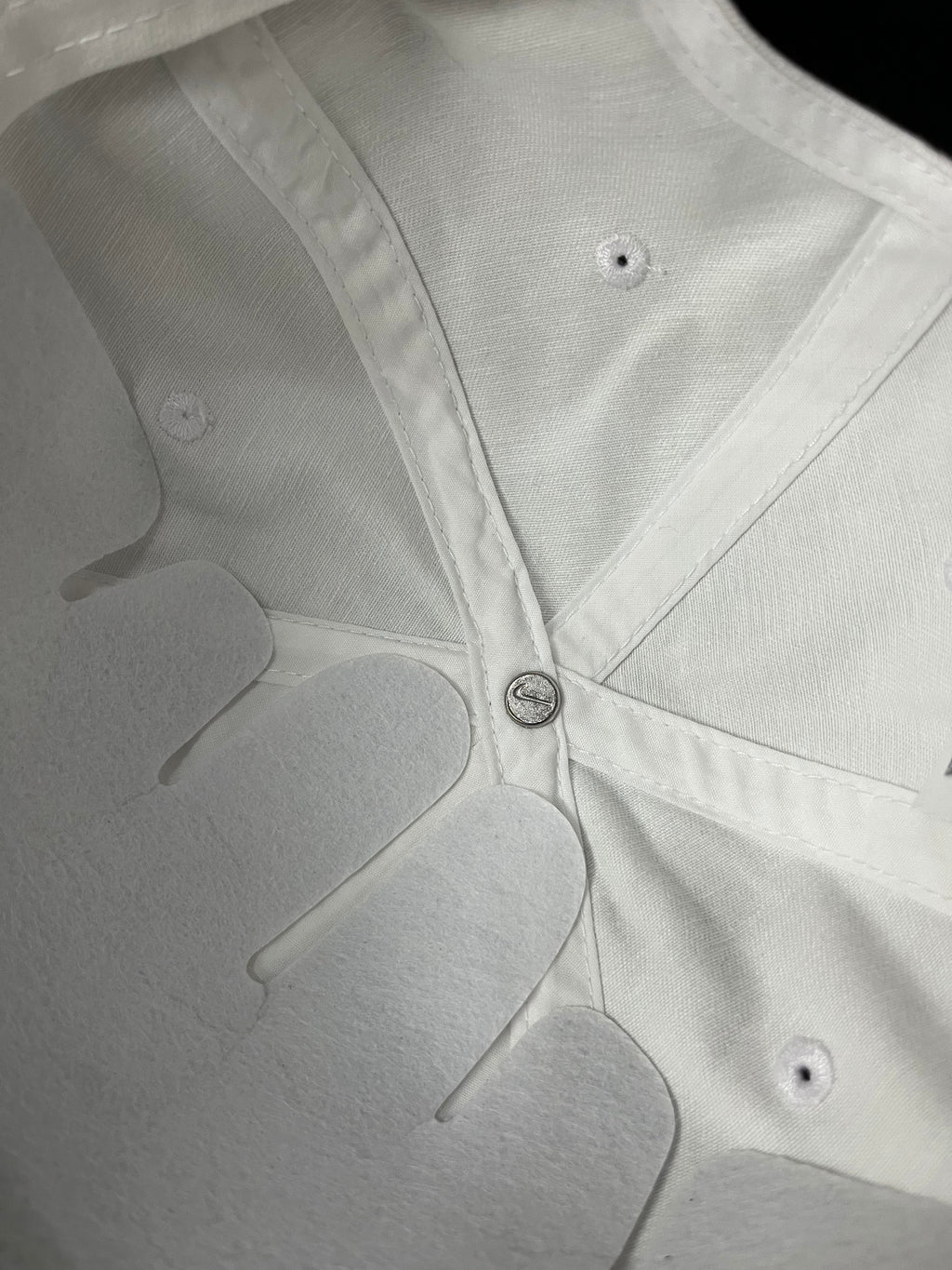 Nike Heritage86 Futura cap with a black embroidered logo