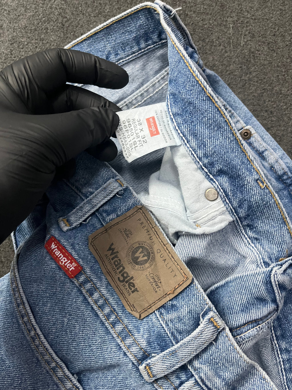 Wrangler jeans with a classic leather patch vintage light blue faded