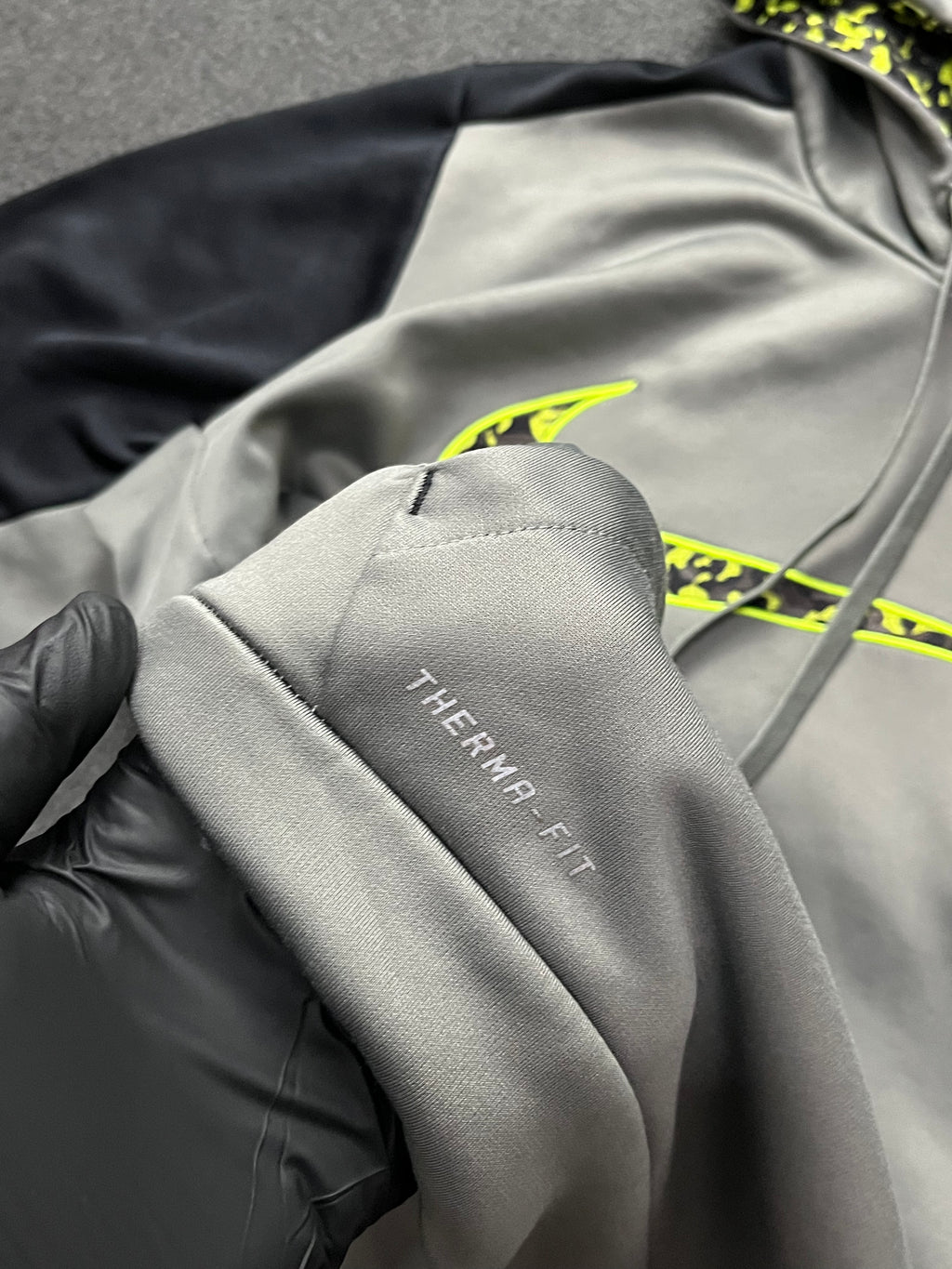 Nike Hoodie Mens Large Gray Black Green Swoosh Logo Pullover Hooded Sweatshirt