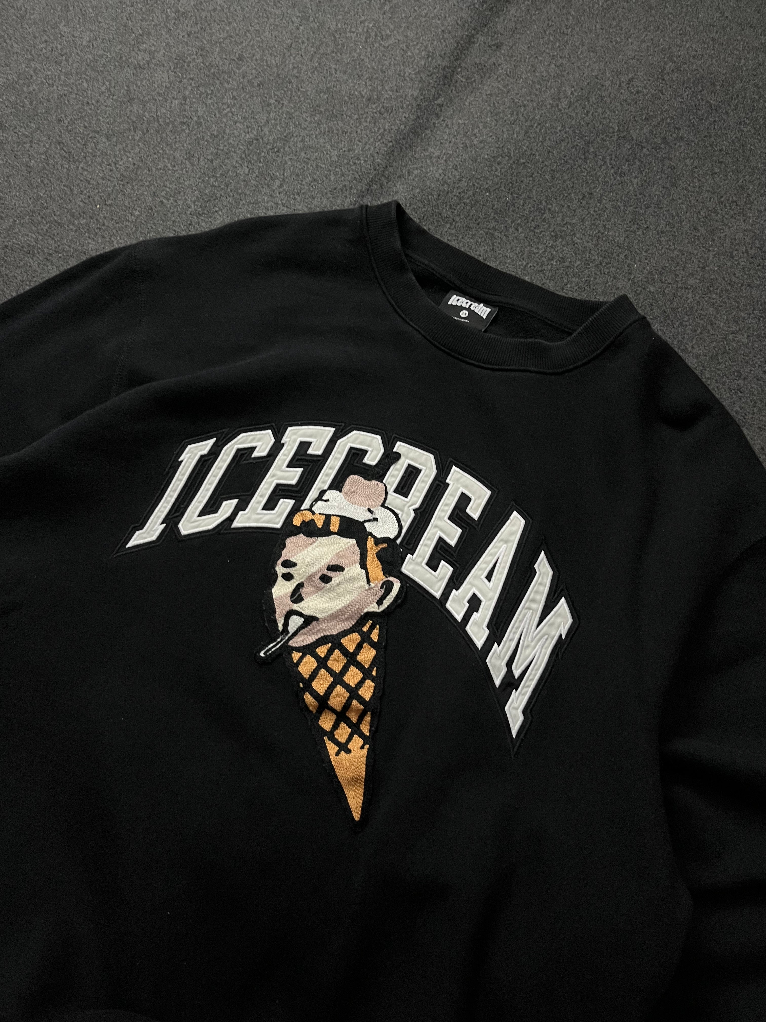 Icecream Cherry Top Crew - Black