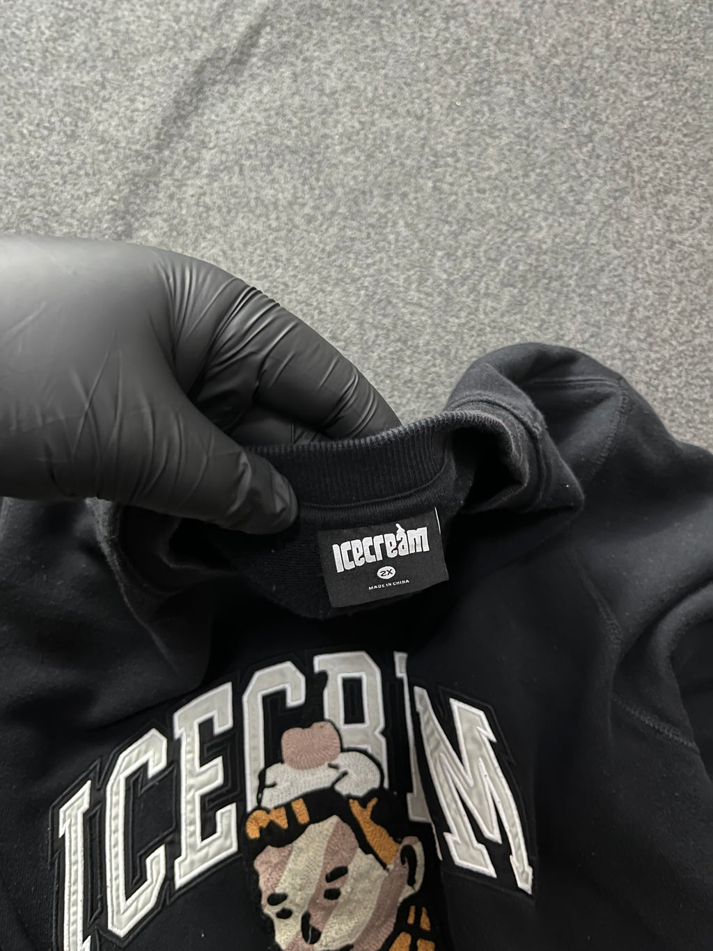 Icecream Cherry Top Crew - Black