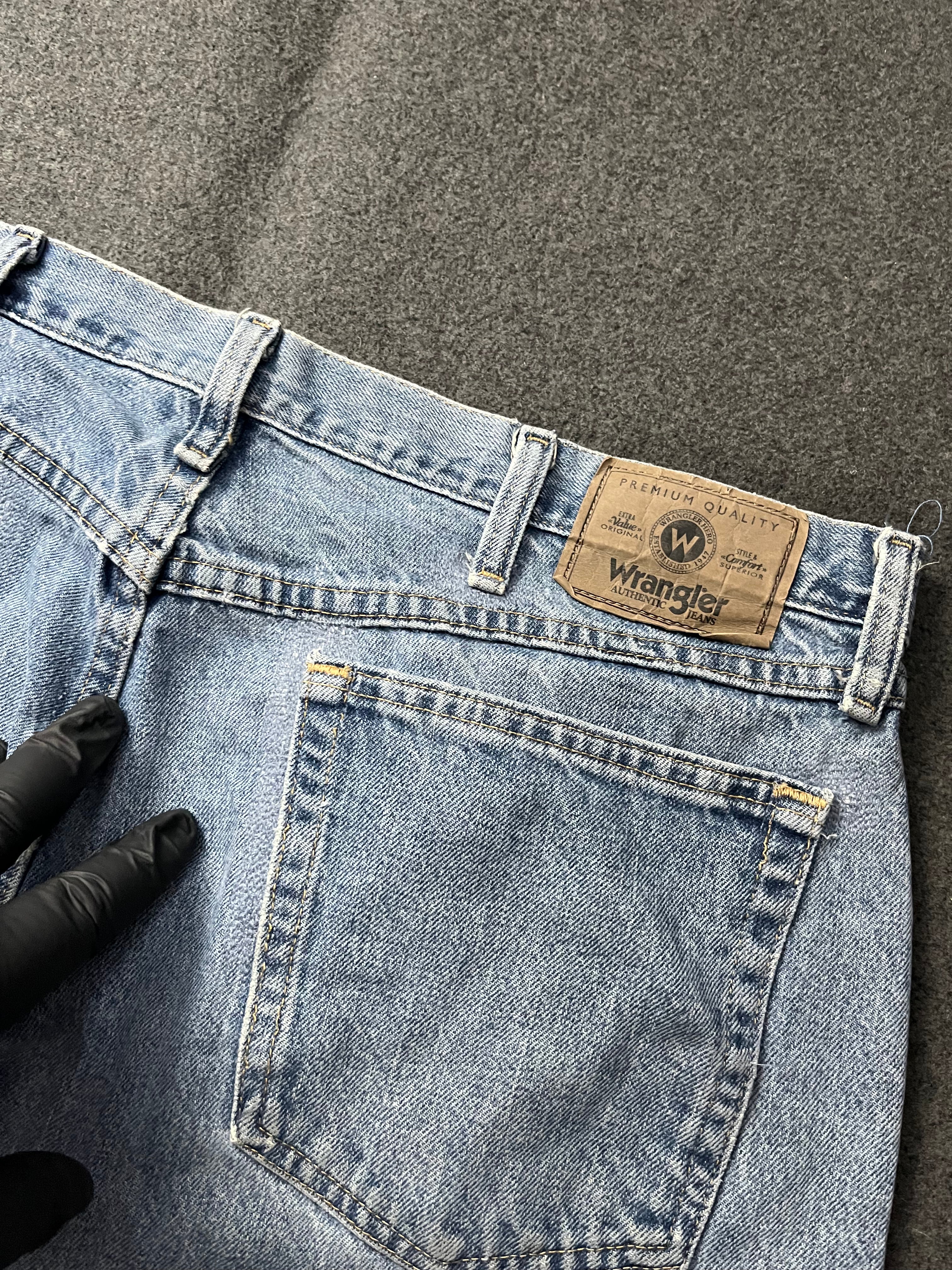 Wrangler Light Wash Blue Denim Cowboy Cut Original Fit