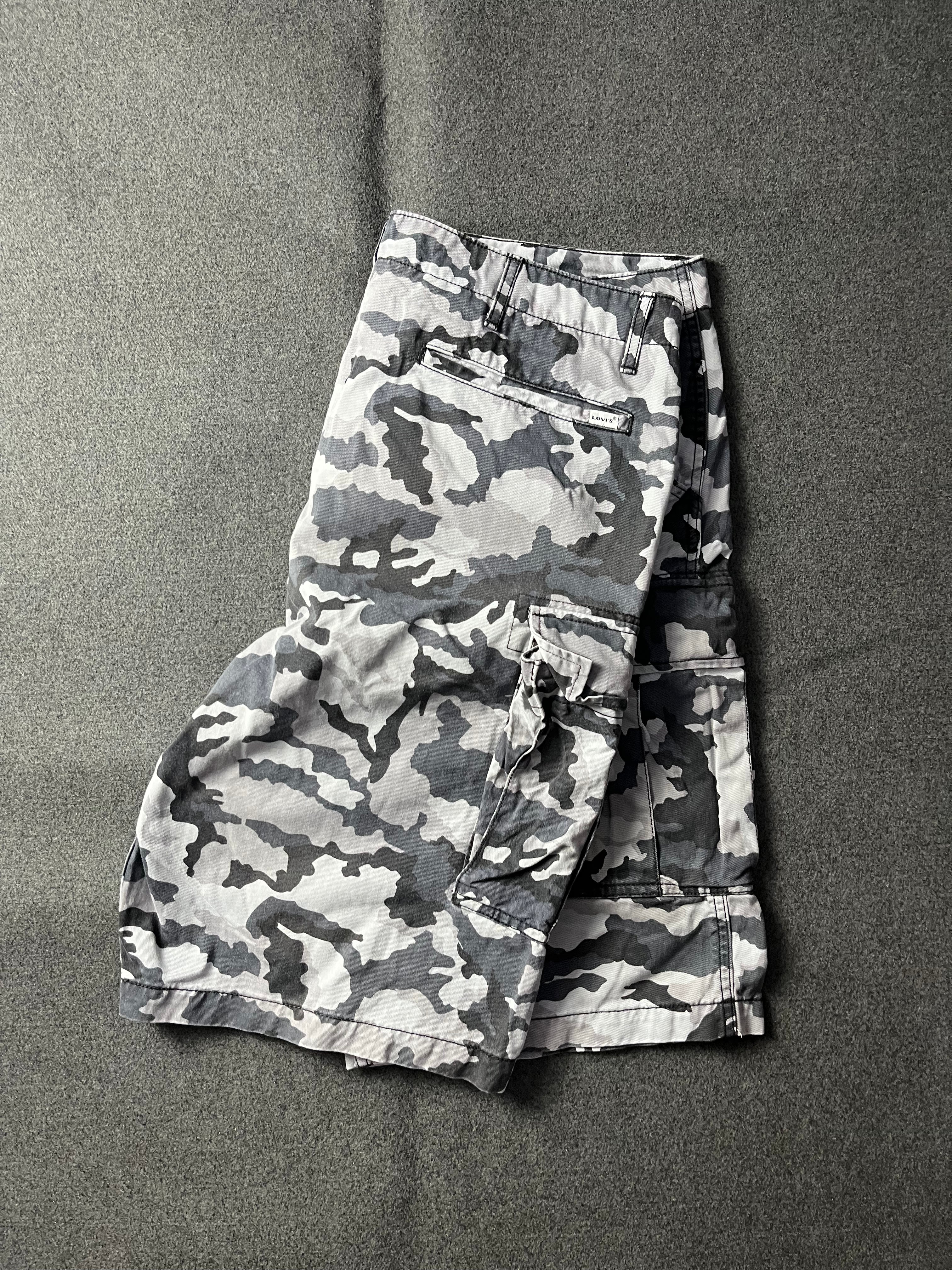 Vintage Levis Shorts Men Black Gray Camo Cargo Heavy Baggy Y2K Skater Surfer