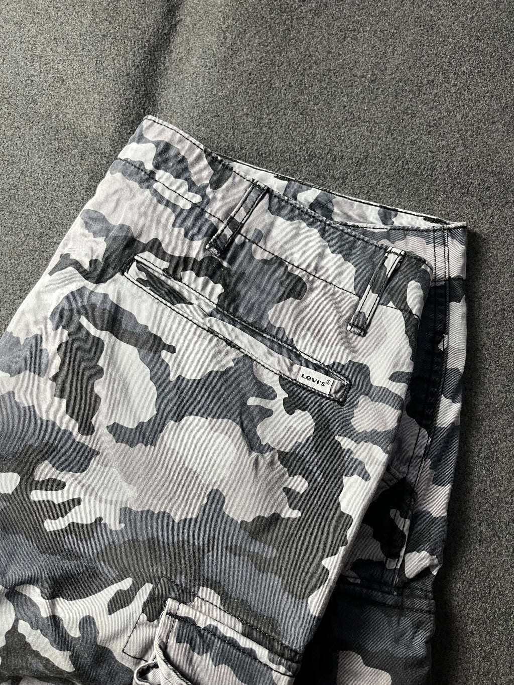 Vintage Levis Shorts Men Black Gray Camo Cargo Heavy Baggy Y2K Skater Surfer