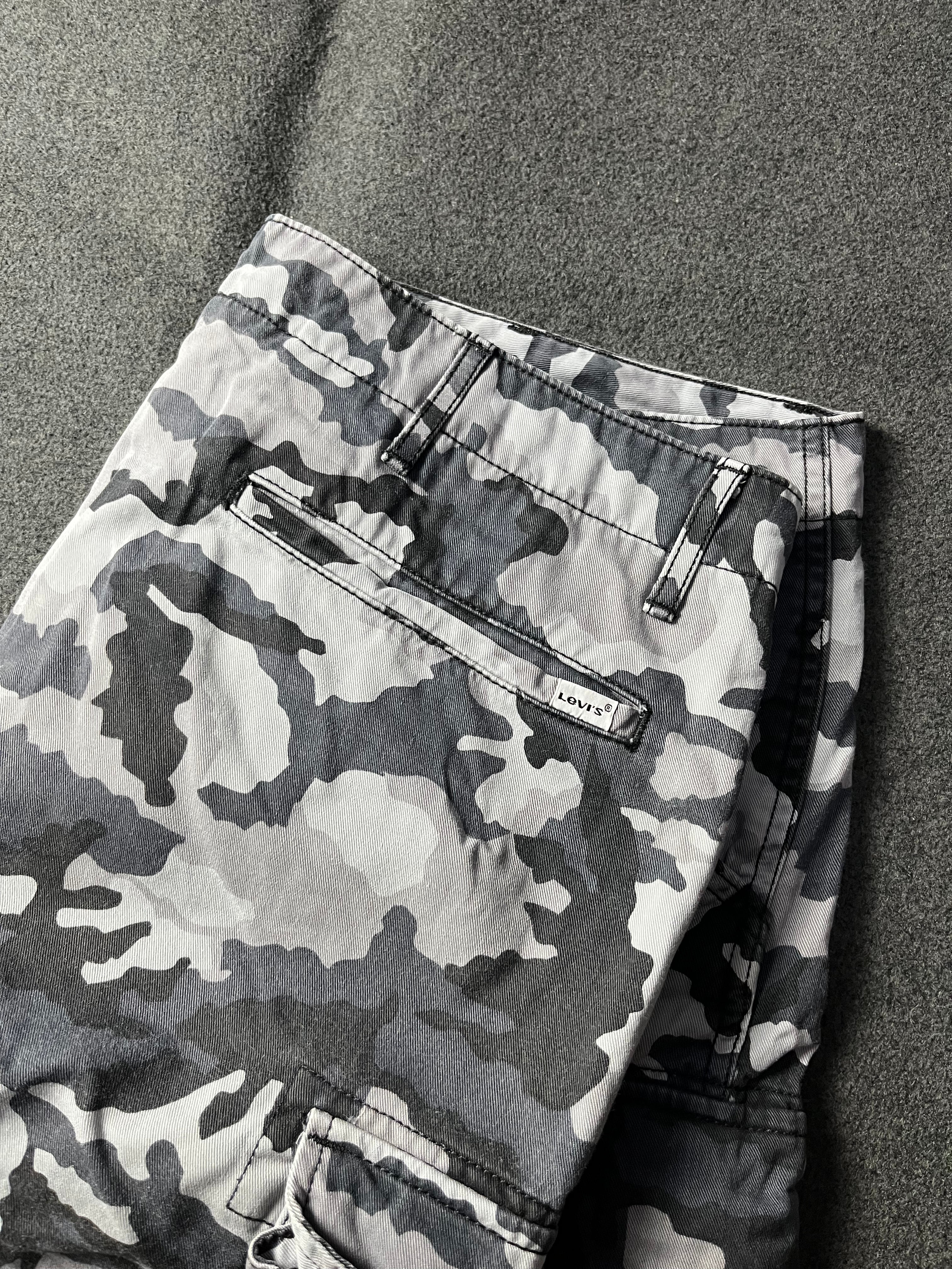 Vintage Levis Shorts Men Black Gray Camo Cargo Heavy Baggy Y2K Skater Surfer