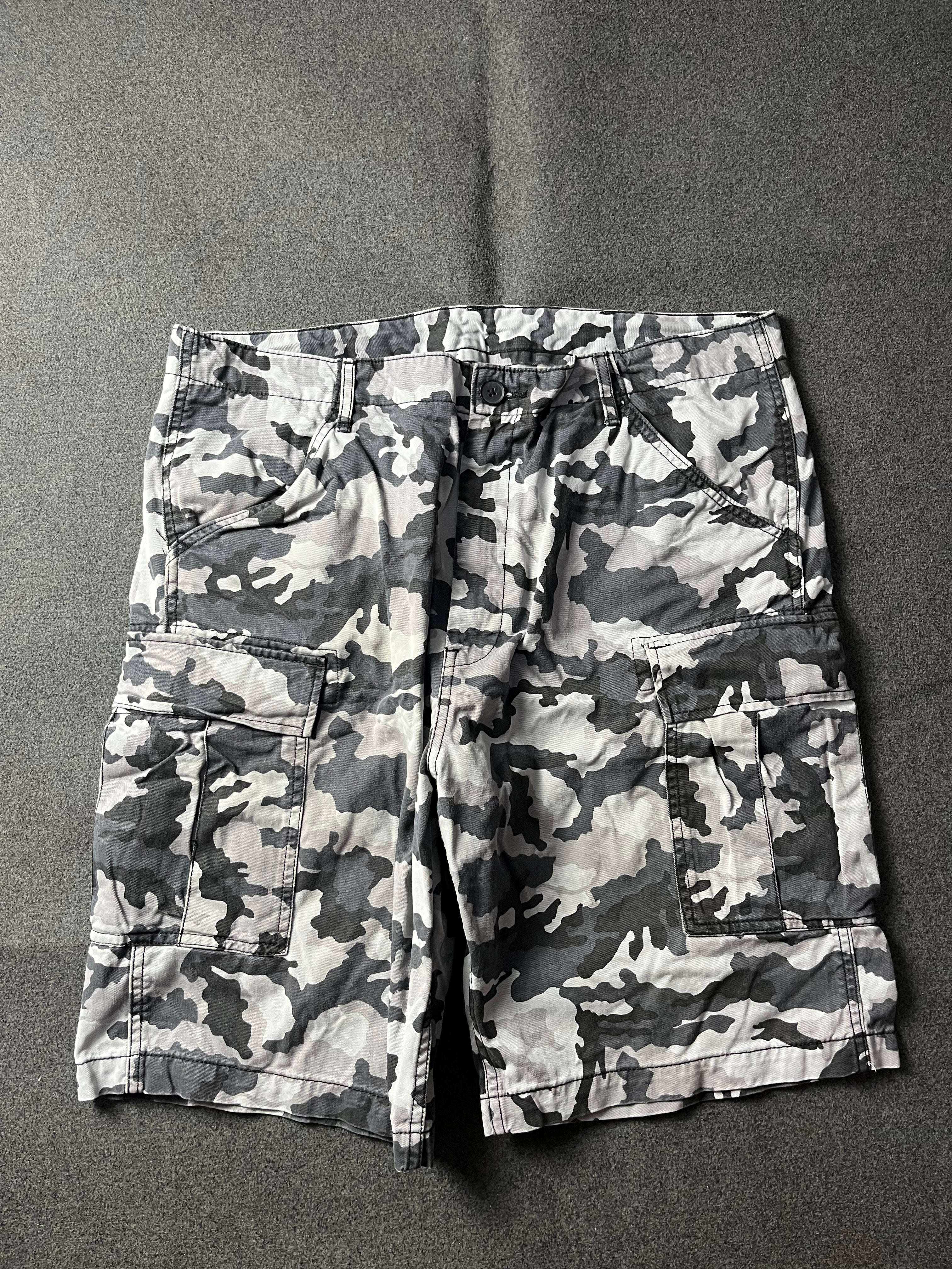 Vintage Levis Shorts Men Black Gray Camo Cargo Heavy Baggy Y2K Skater Surfer