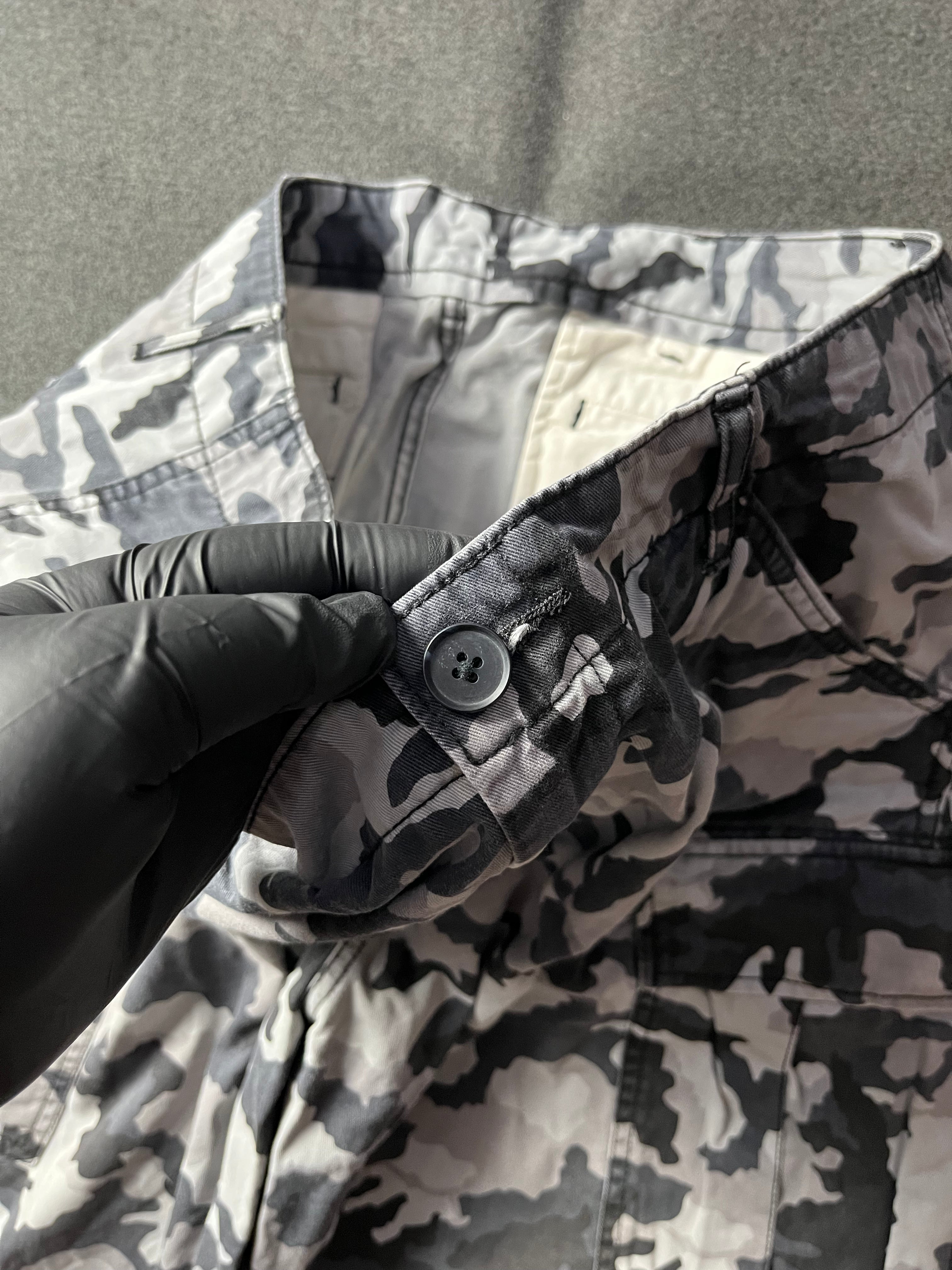 Vintage Levis Shorts Men Black Gray Camo Cargo Heavy Baggy Y2K Skater Surfer