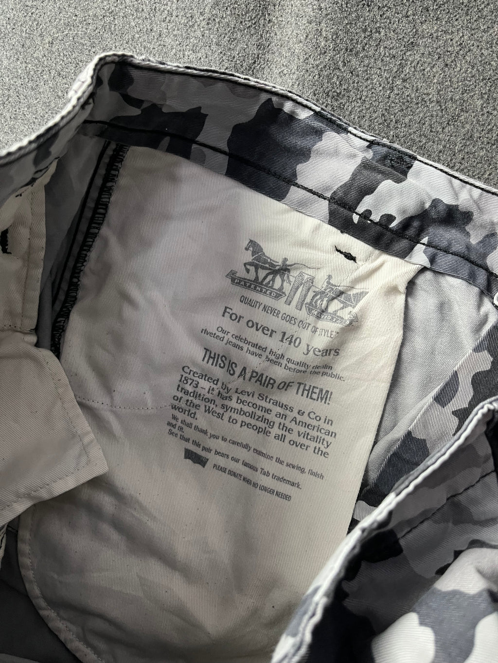 Vintage Levis Shorts Men Black Gray Camo Cargo Heavy Baggy Y2K Skater Surfer