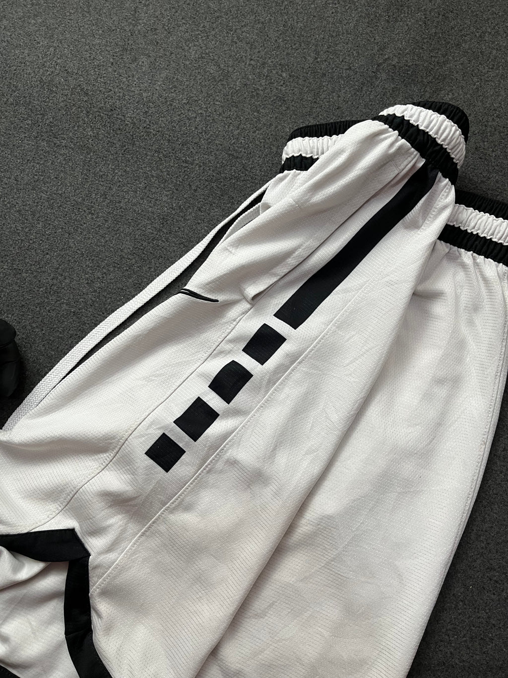 Nike Dri-fit Elite Men's Stripe Basketball Shorts White/Black