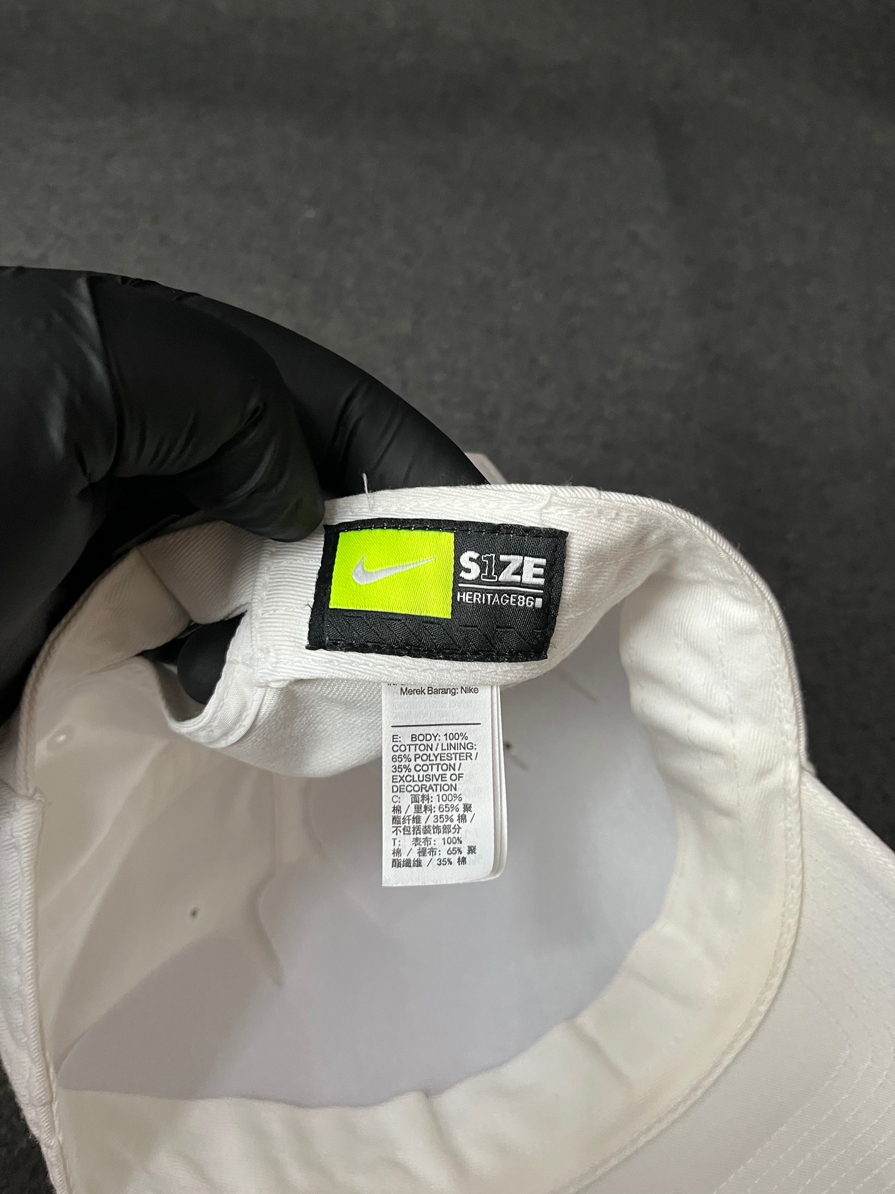 Nike Heritage86 Futura Washed adjustable hat