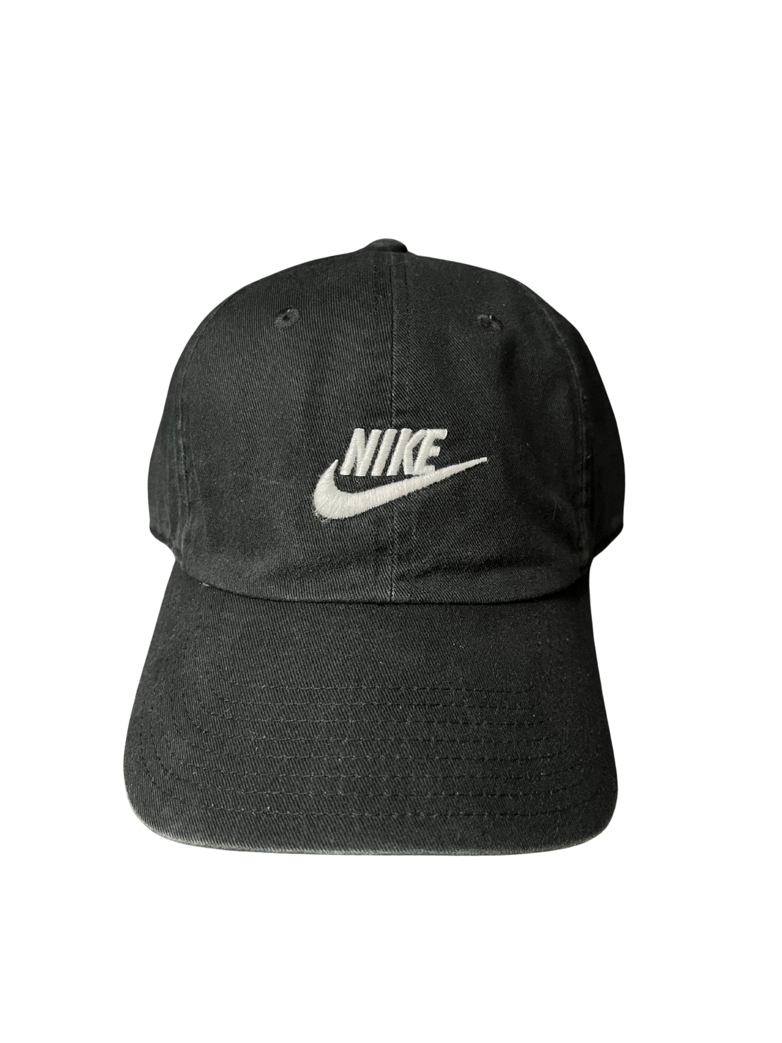Nike Sportswear Heritage86 Futura Washed hat with a white logo