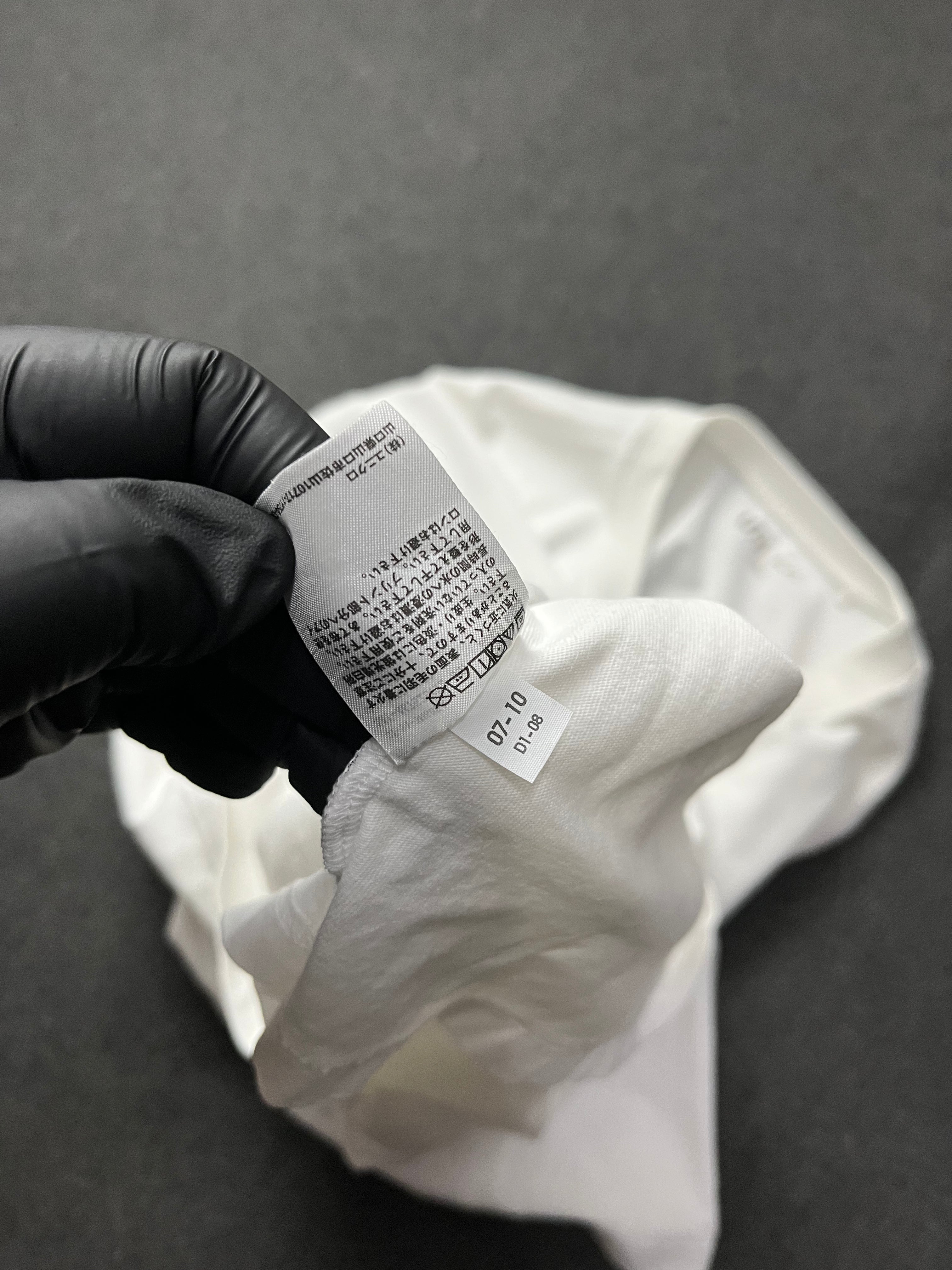 Uniqlo x KAWS  UT Short Sleeve Artbook Cover T-shirt (2XL)