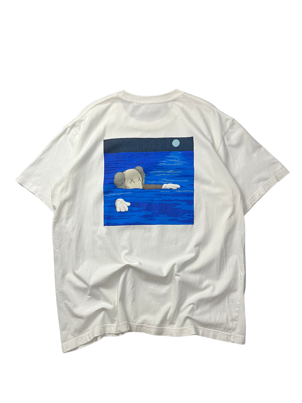 Uniqlo x KAWS  UT Short Sleeve Artbook Cover T-shirt (L)